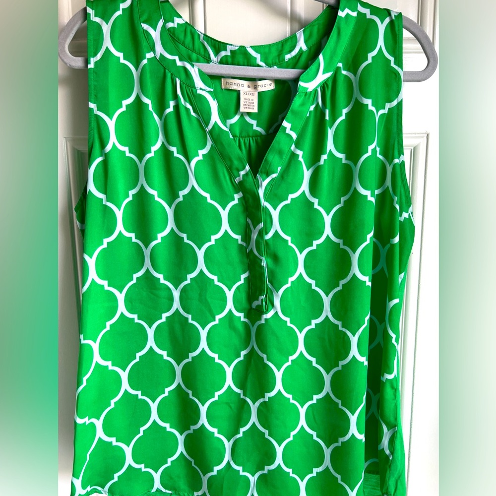 Hanna & Gracie Printed Tank Knit Top Sleeveless Shirt Green White Size XL.